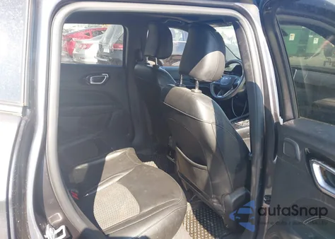 2023 Jeep Compass Altitude 4X4 z USA, uszkodzony, nr VIN 3C4NJDBN2PT512441